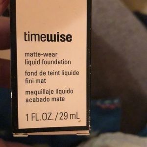 Matte wear liquid foundation
